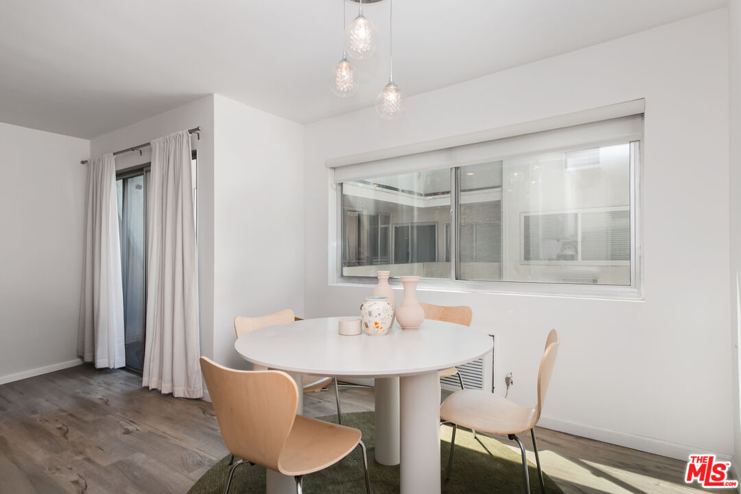 525 N Sycamore Ave Unit: 301