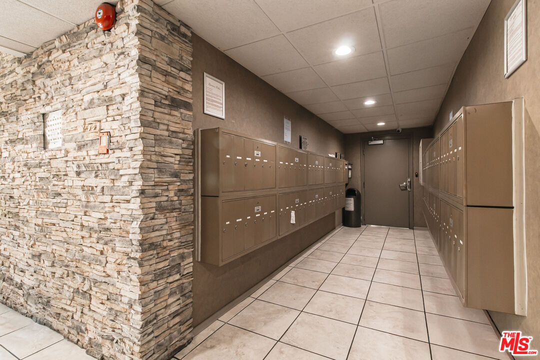 525 N Sycamore Ave Unit: 301