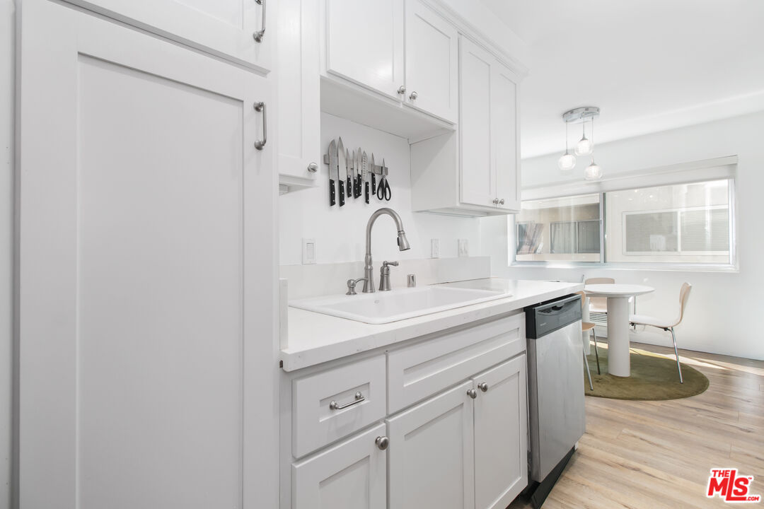 525 N Sycamore Ave Unit: 301