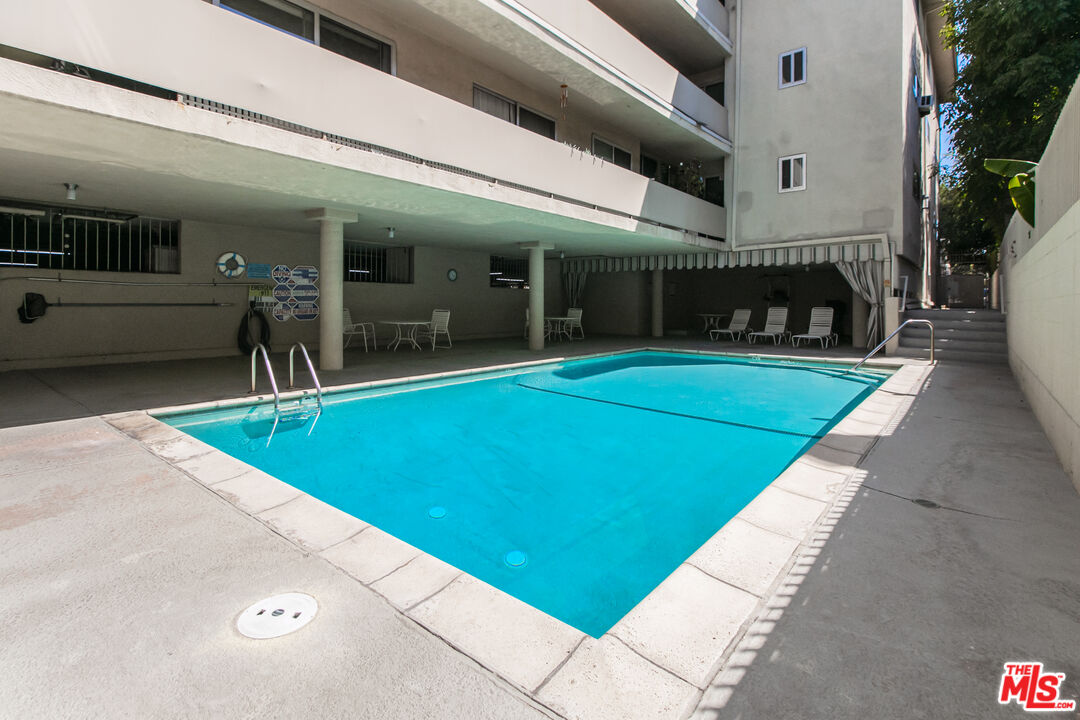 525 N Sycamore Ave Unit: 301