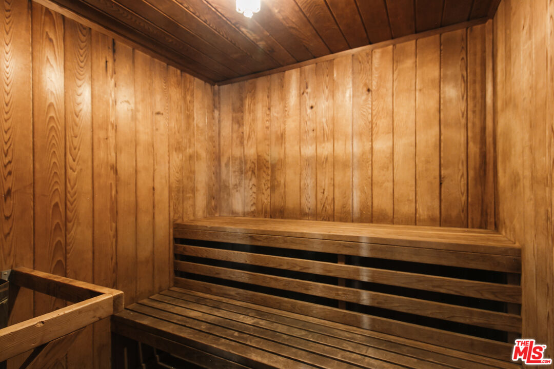 525 N Sycamore Ave Unit: 301