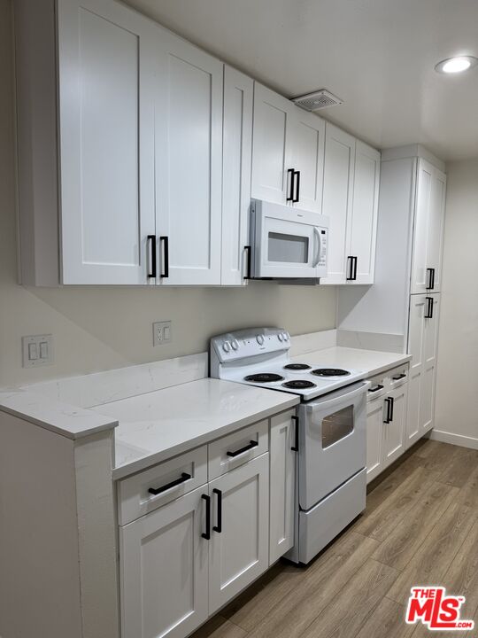 5400 Newcastle Ave Unit: 68