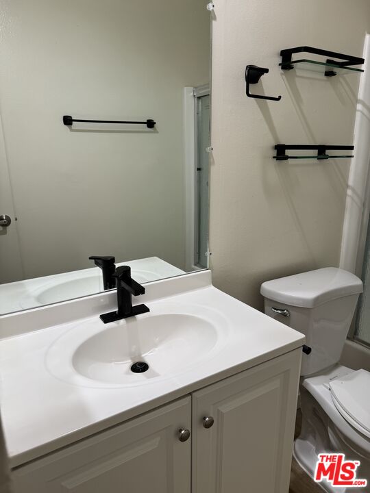 5400 Newcastle Ave Unit: 68