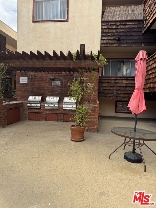 5400 Newcastle Ave Unit: 68