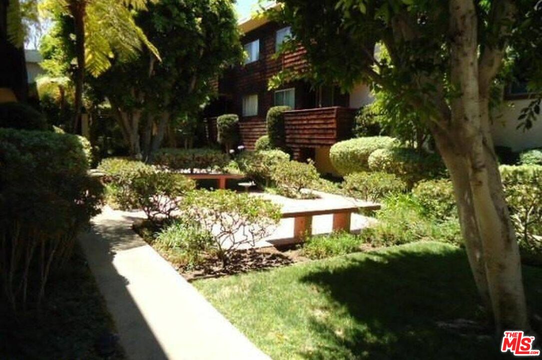 5400 Newcastle Ave Unit: 68