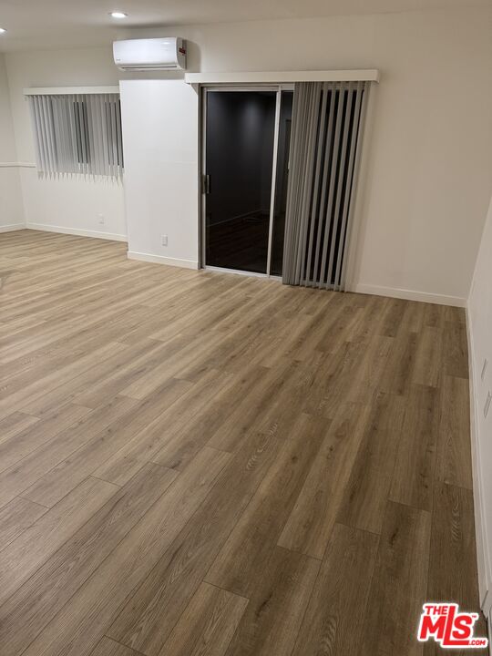 5400 Newcastle Ave Unit: 68