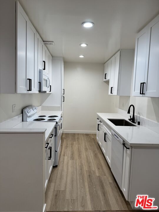 5400 Newcastle Ave Unit: 68