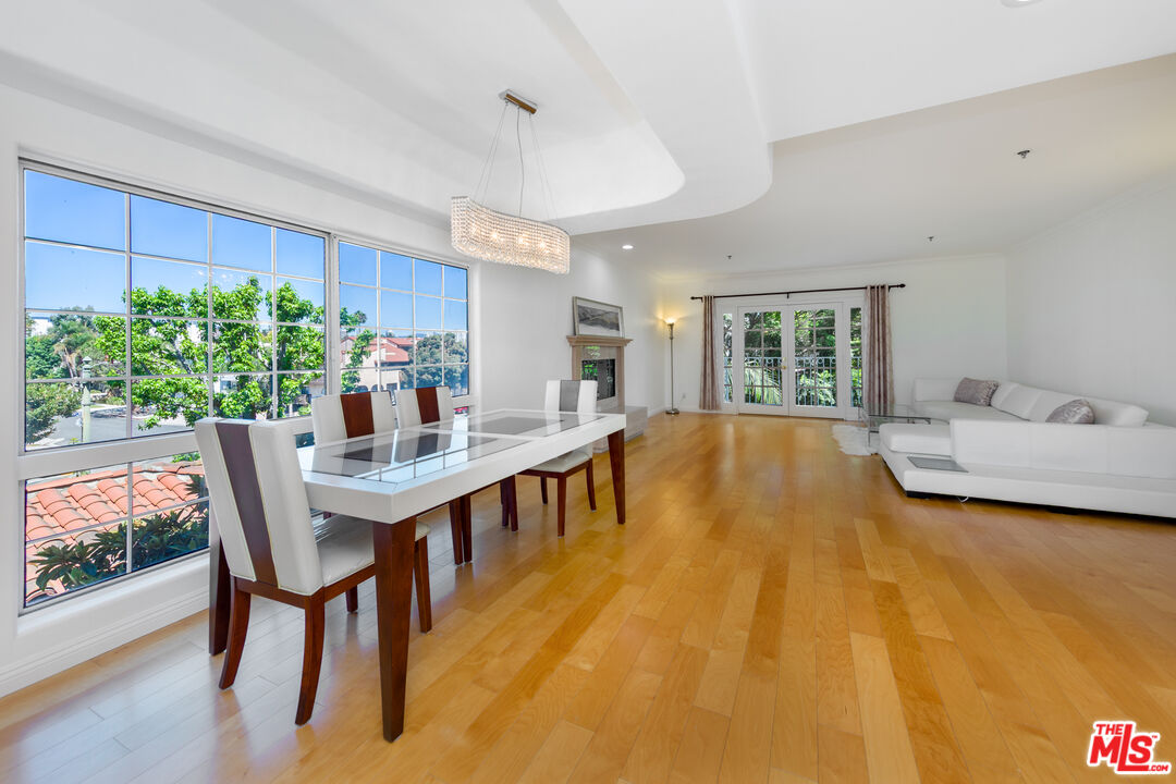 2205 S Bentley Ave Unit: 302