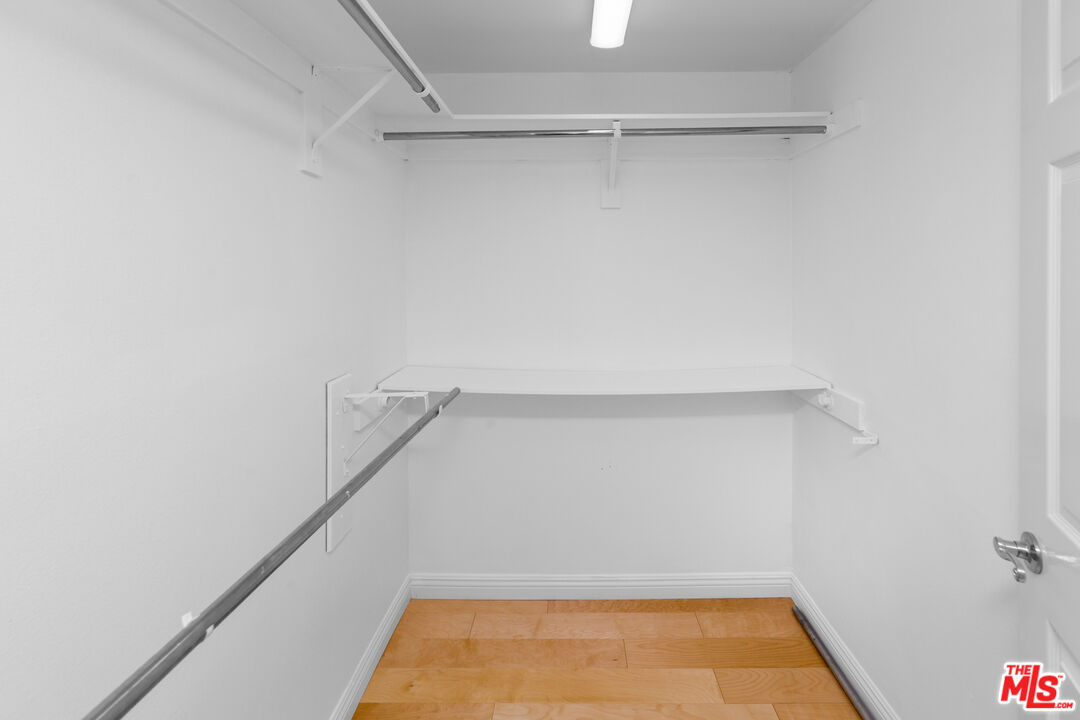 2205 S Bentley Ave Unit: 302