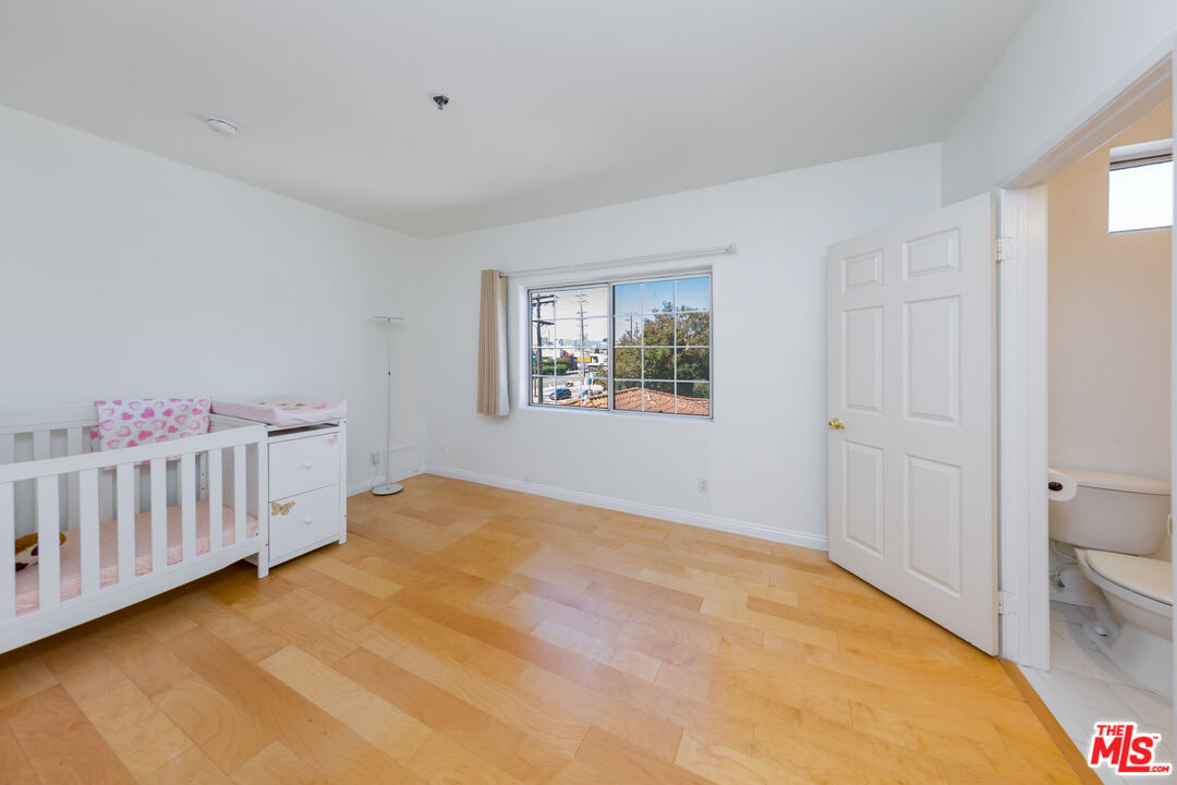 2205 S Bentley Ave Unit: 302