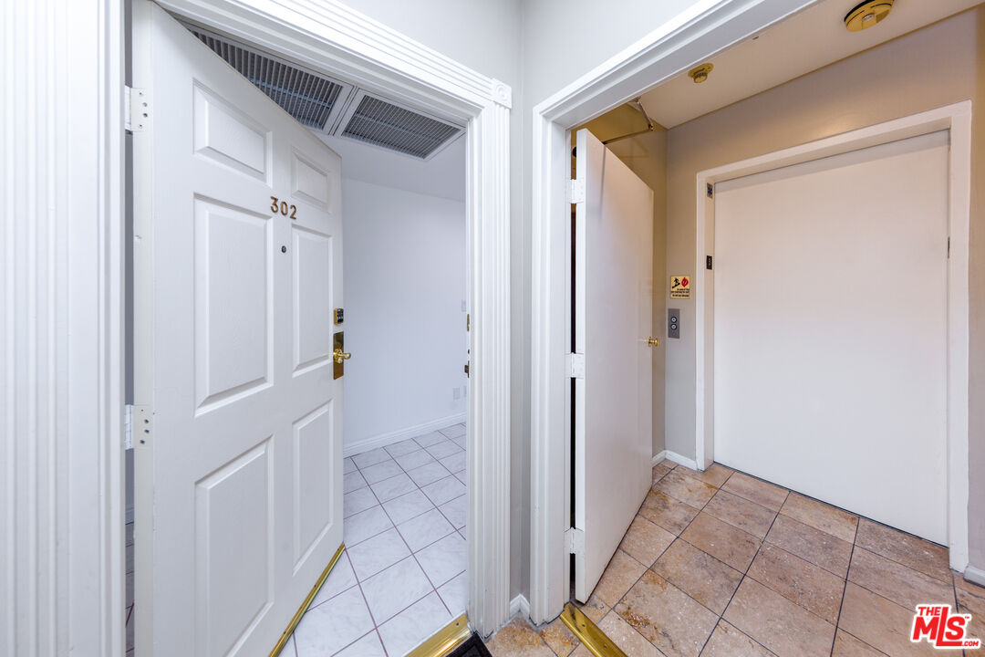 2205 S Bentley Ave Unit: 302