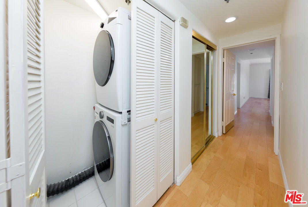 2205 S Bentley Ave Unit: 302