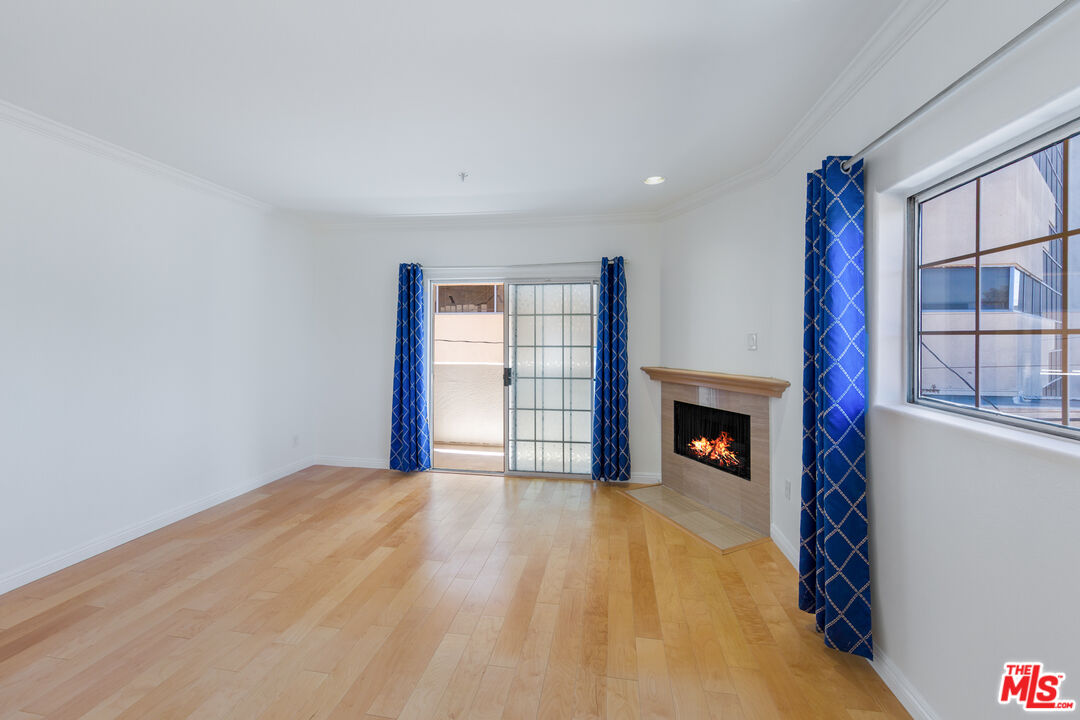 2205 S Bentley Ave Unit: 302