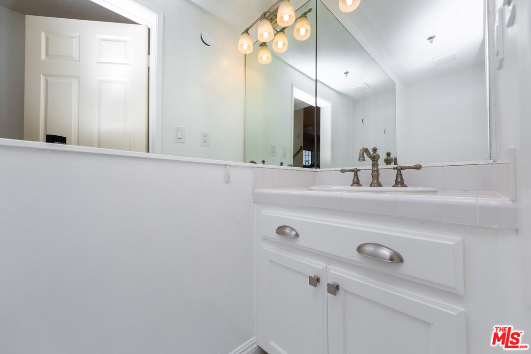 2205 S Bentley Ave Unit: 302