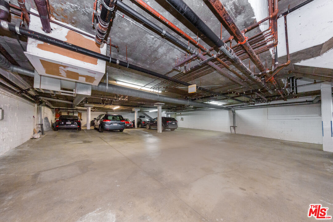 2205 S Bentley Ave Unit: 302