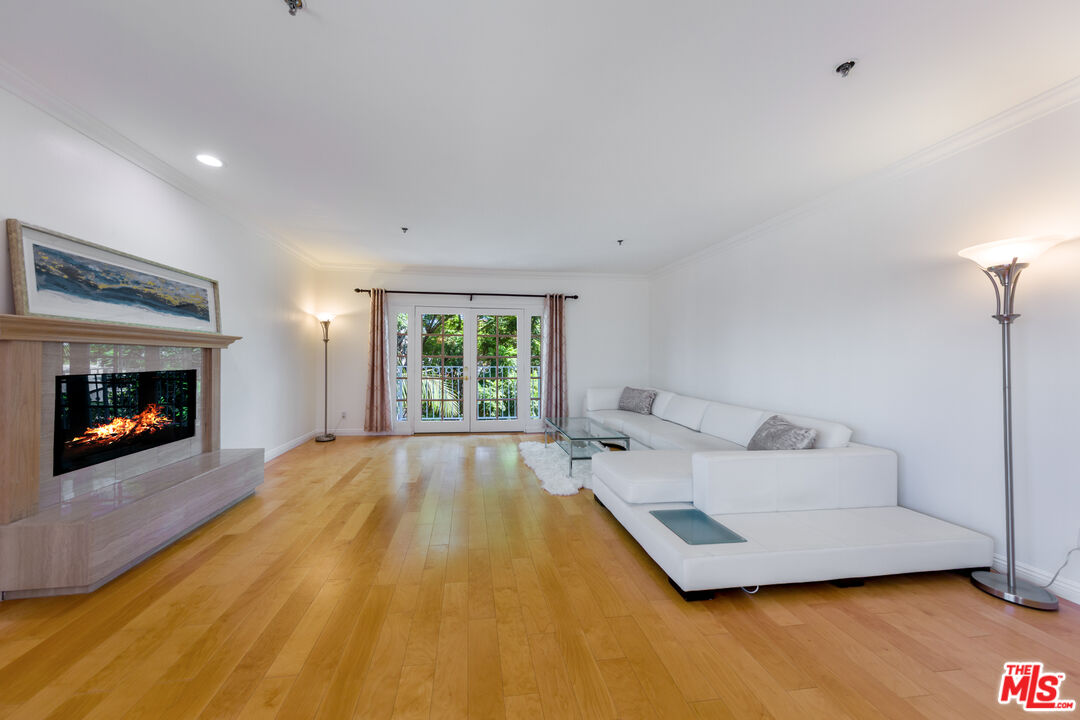 2205 S Bentley Ave Unit: 302