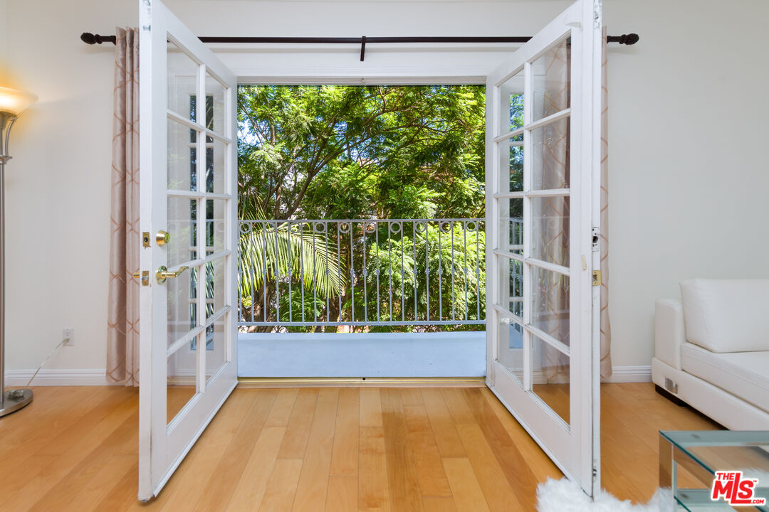 2205 S Bentley Ave Unit: 302