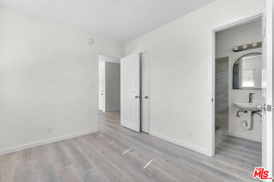 7228 Allott Ave Unit: 5