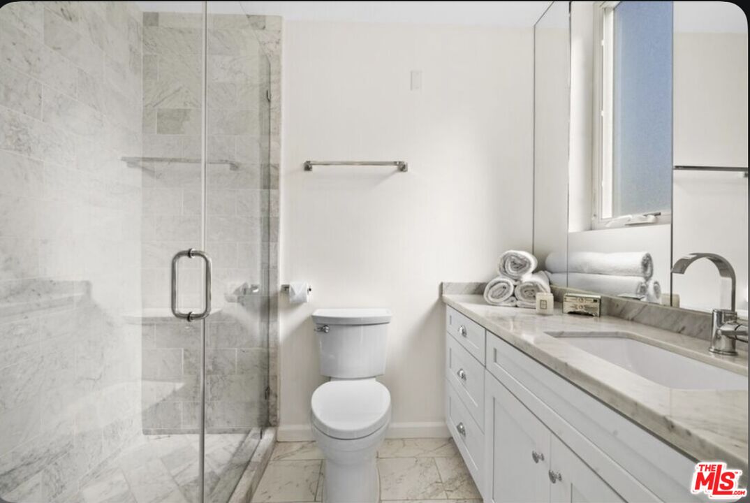 1654 Greenfield Ave Unit: 301