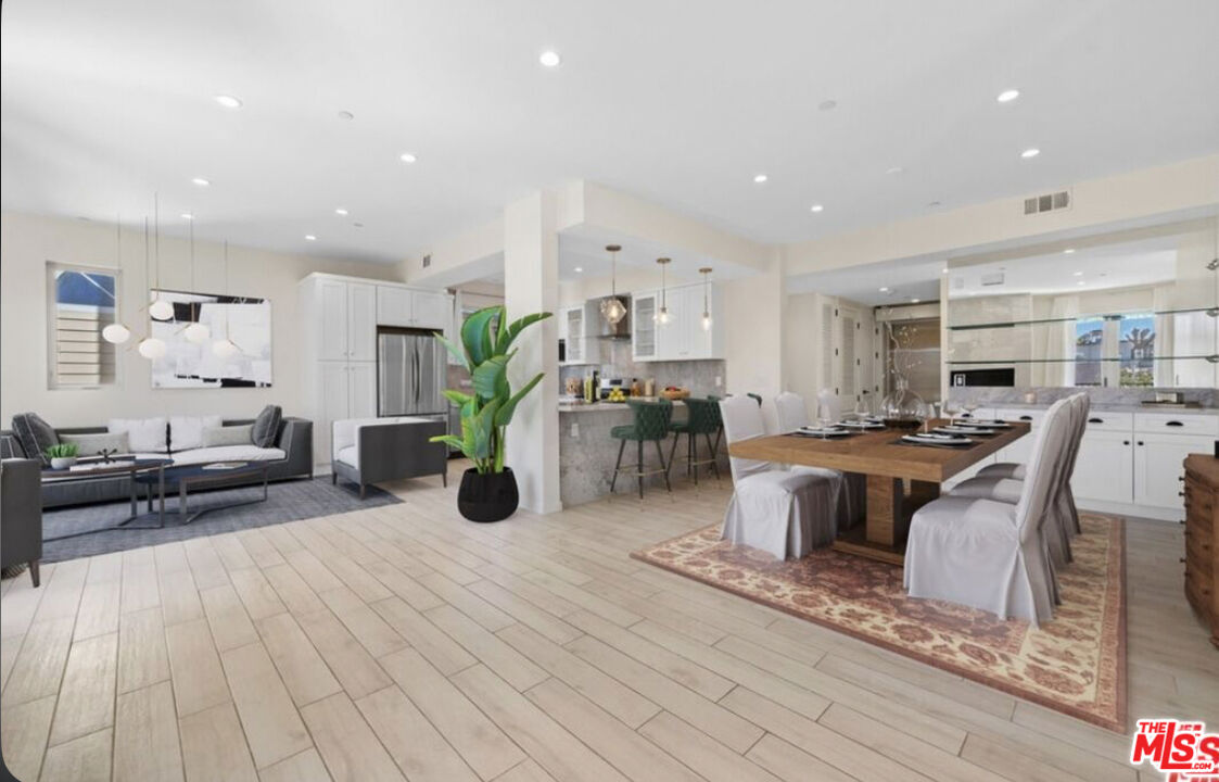 1654 Greenfield Ave Unit: 301