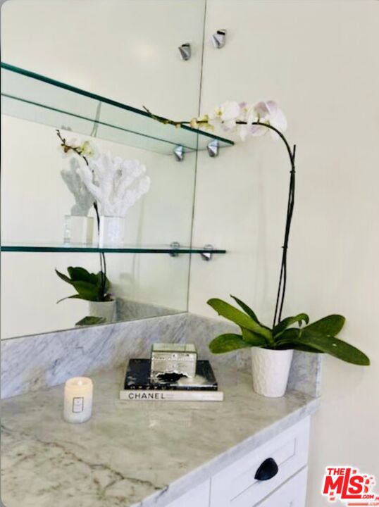 1654 Greenfield Ave Unit: 301