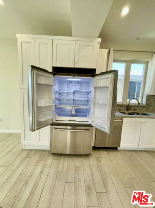 1654 Greenfield Ave Unit: 301