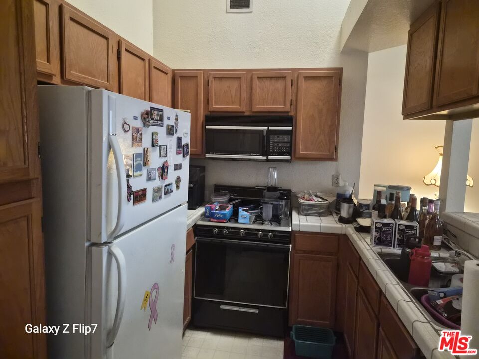 547 E Hazel St Unit: 13