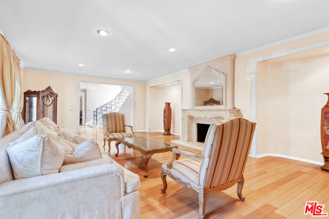 1148 COLDWATER CANYON DR