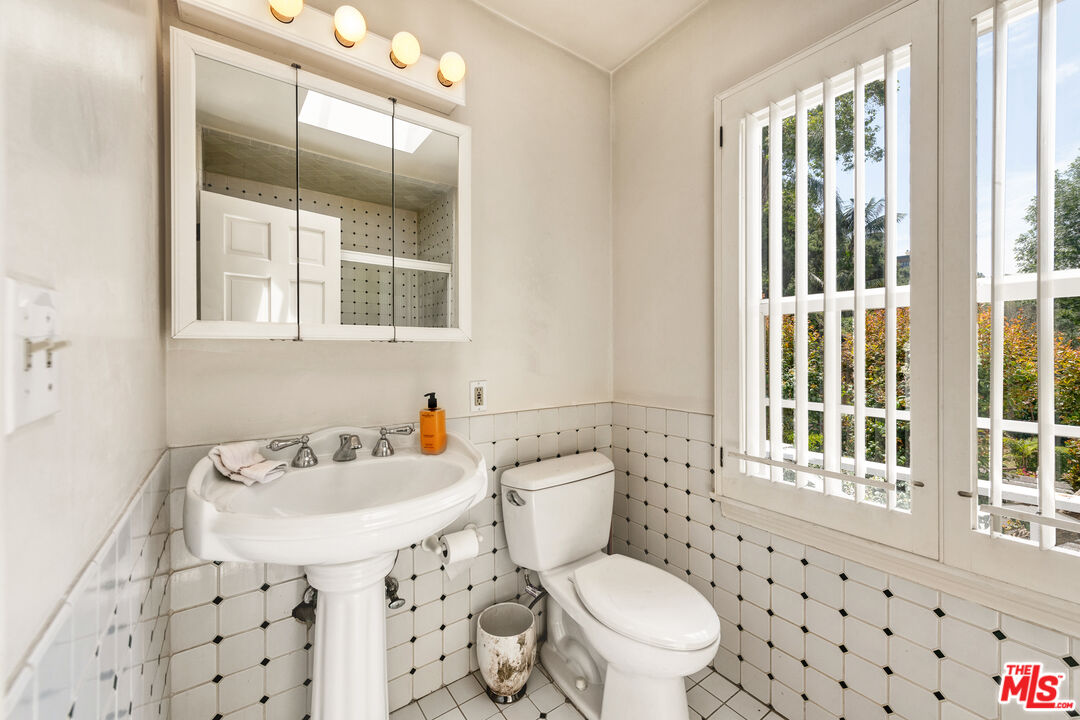 1148 COLDWATER CANYON DR