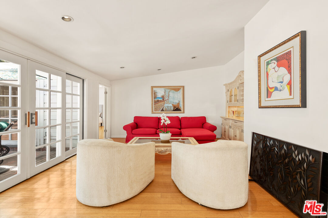 1148 COLDWATER CANYON DR