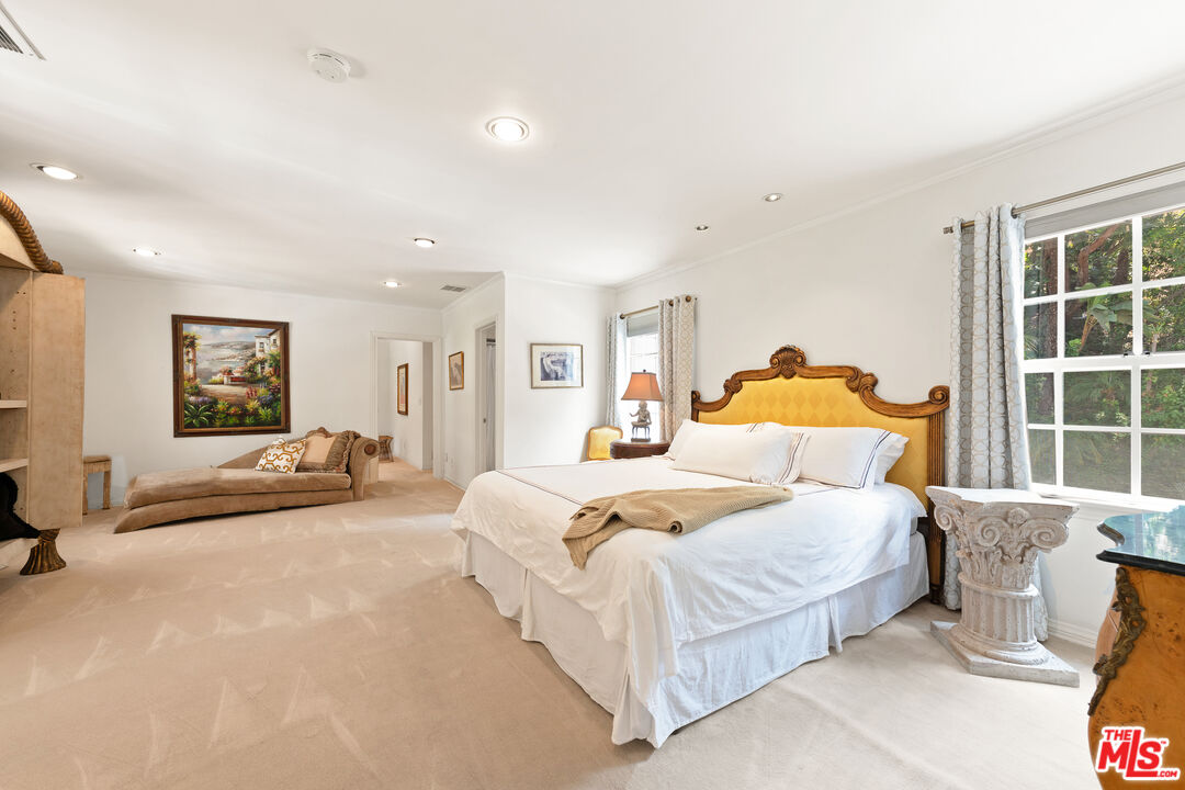 1148 COLDWATER CANYON DR