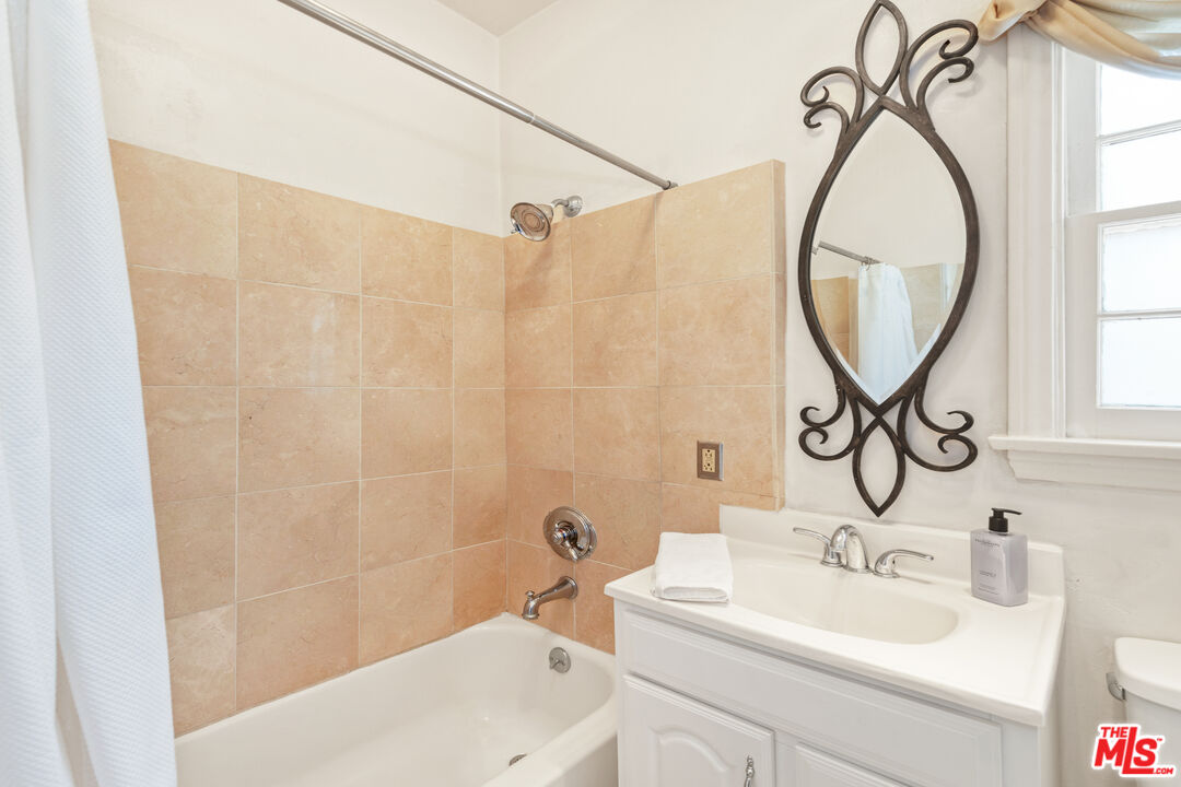 1148 COLDWATER CANYON DR