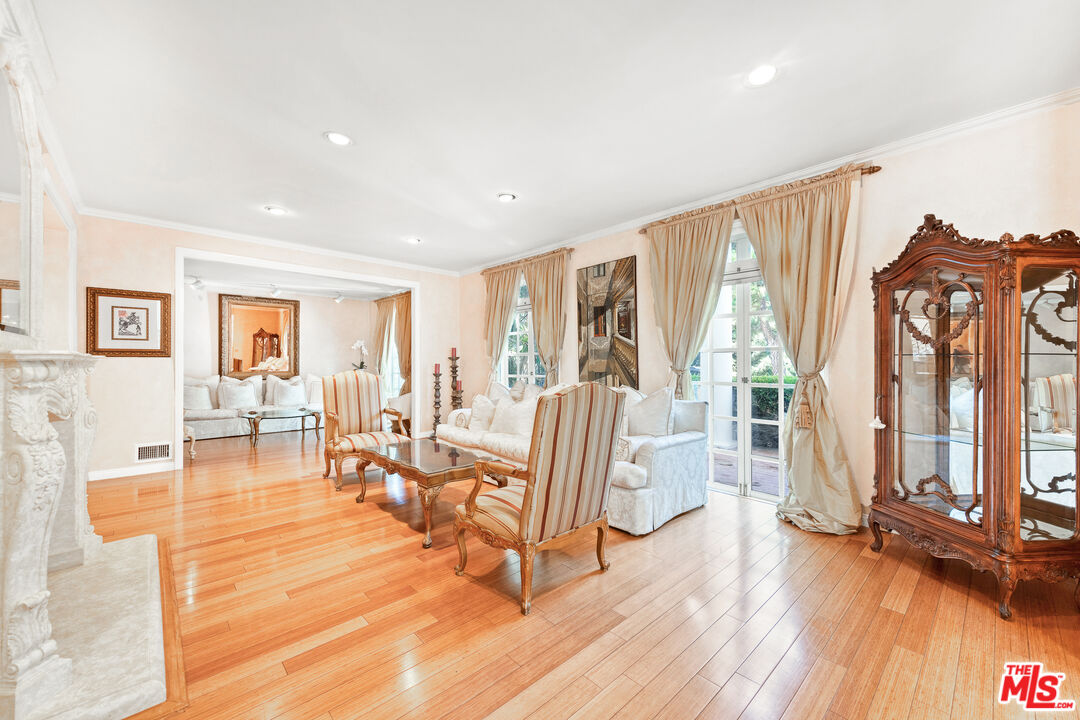 1148 COLDWATER CANYON DR