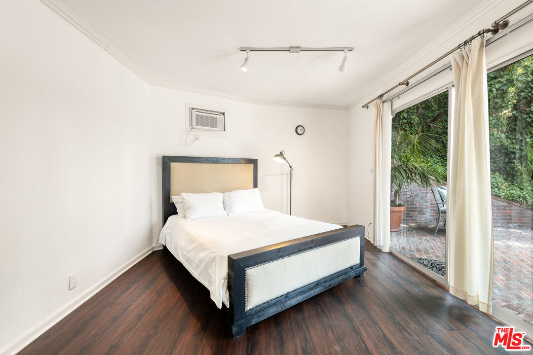 1148 COLDWATER CANYON DR