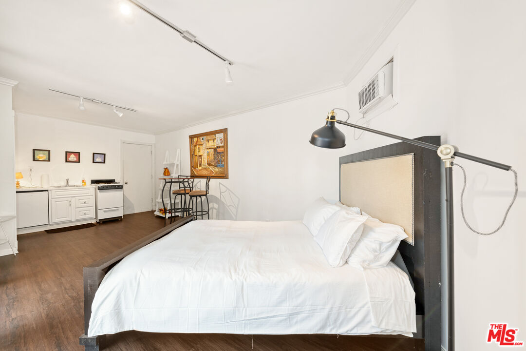 1148 COLDWATER CANYON DR