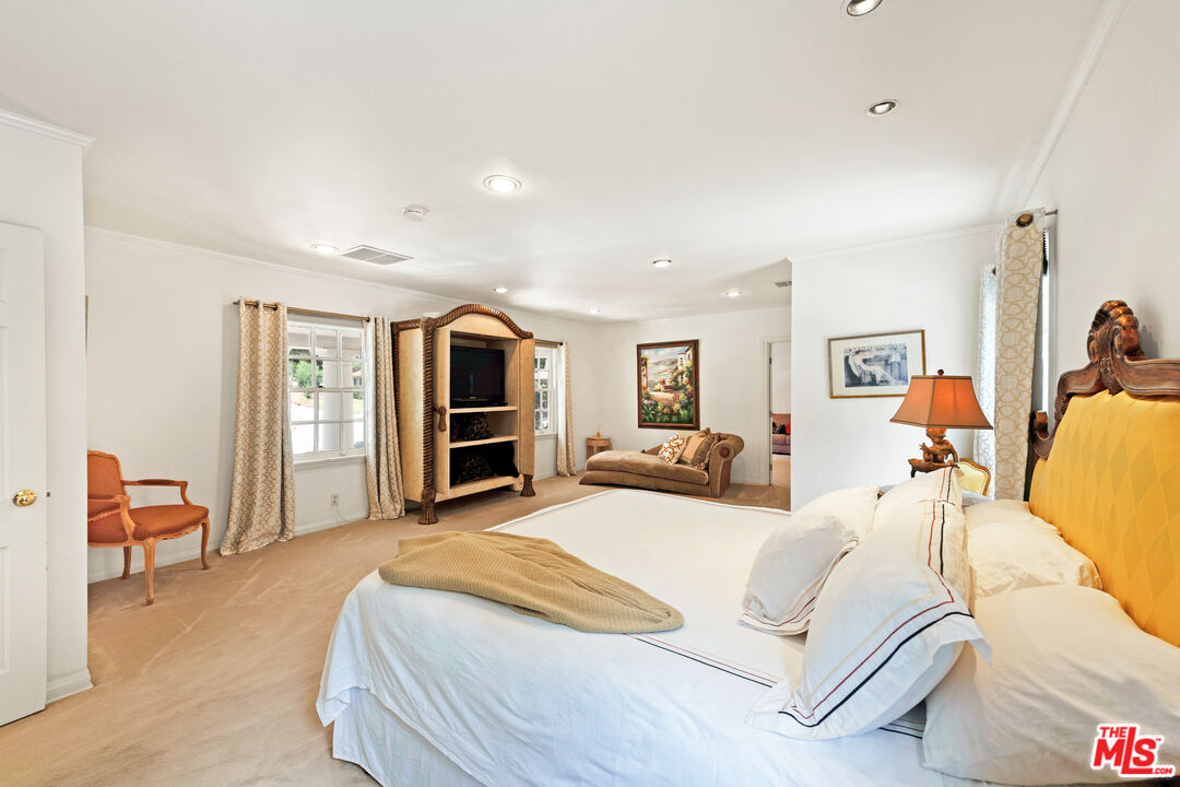 1148 COLDWATER CANYON DR