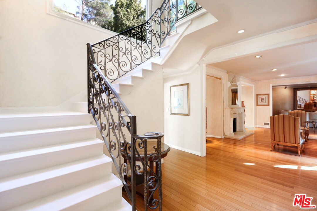 1148 COLDWATER CANYON DR