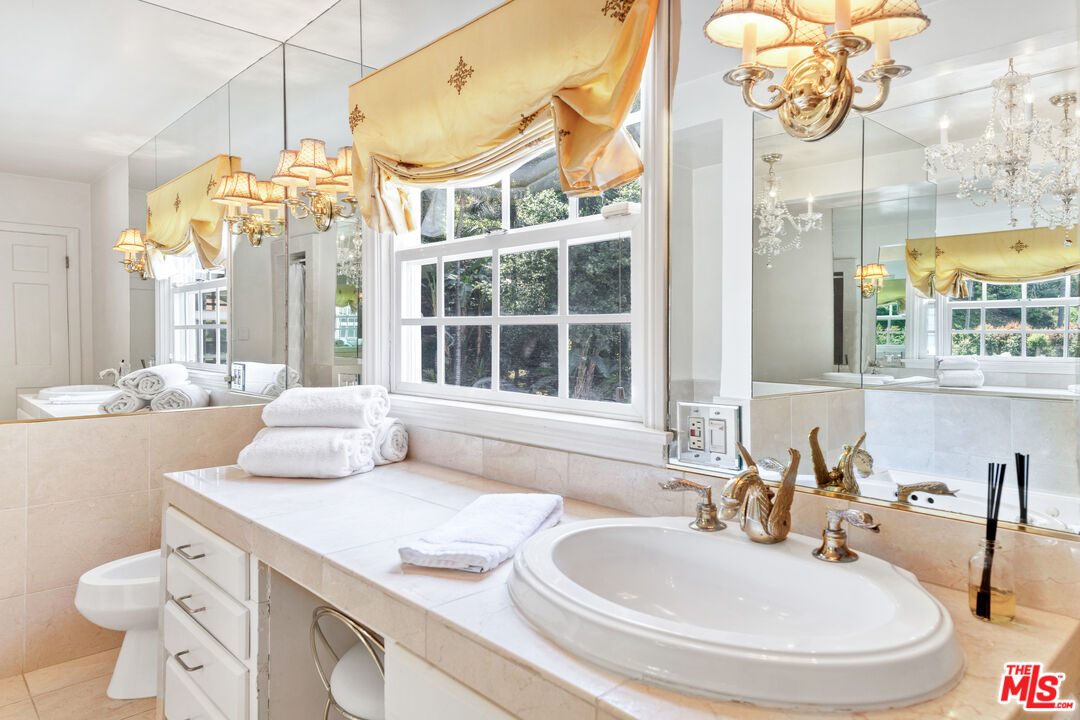 1148 COLDWATER CANYON DR