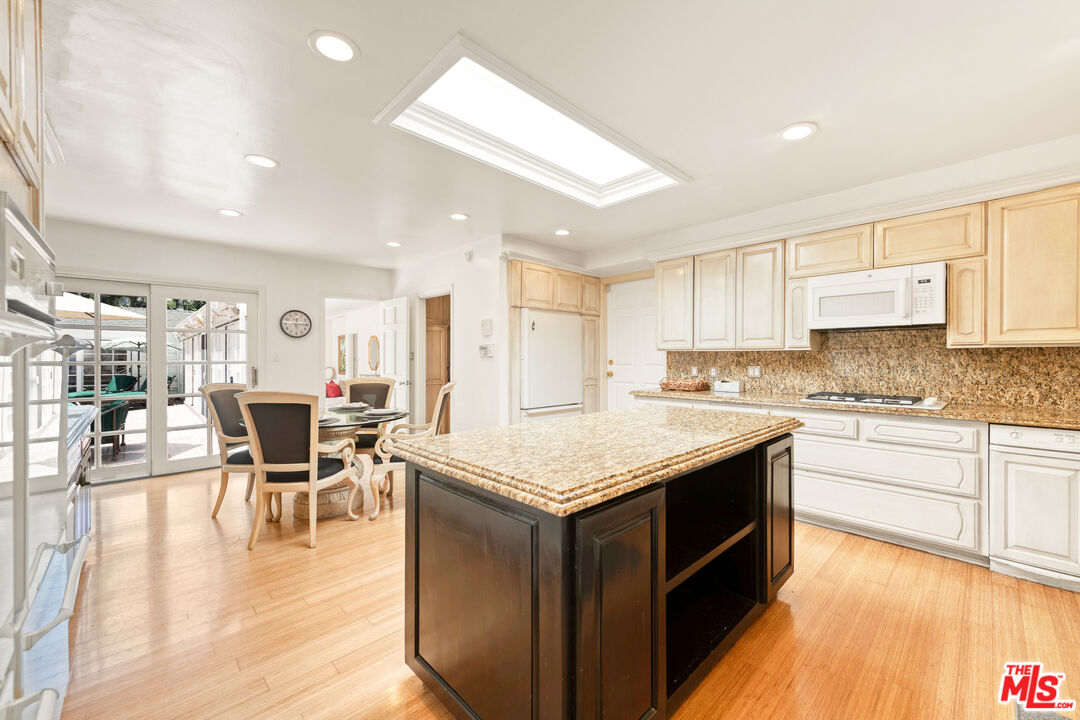 1148 COLDWATER CANYON DR