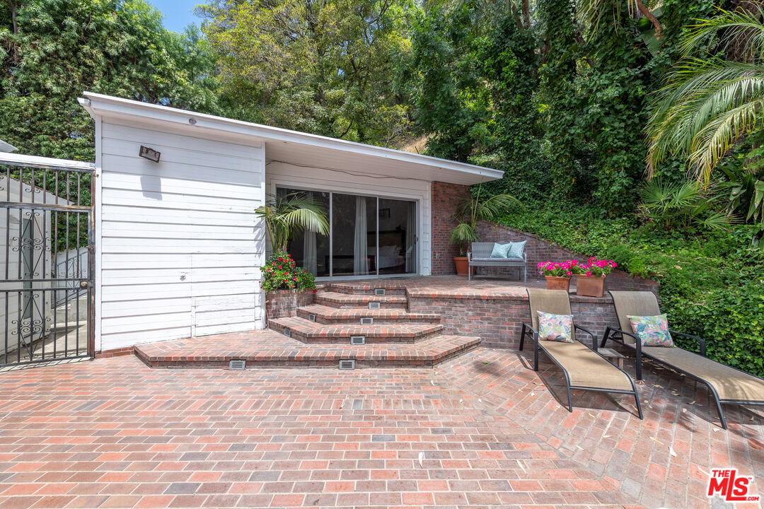 1148 COLDWATER CANYON DR