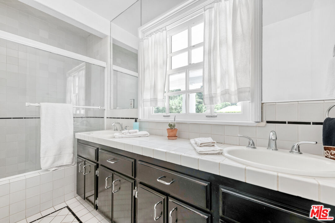 1148 COLDWATER CANYON DR