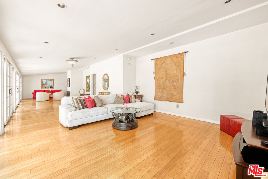 1148 COLDWATER CANYON DR