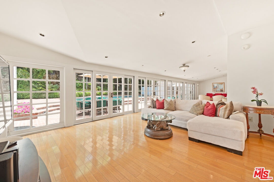 1148 COLDWATER CANYON DR