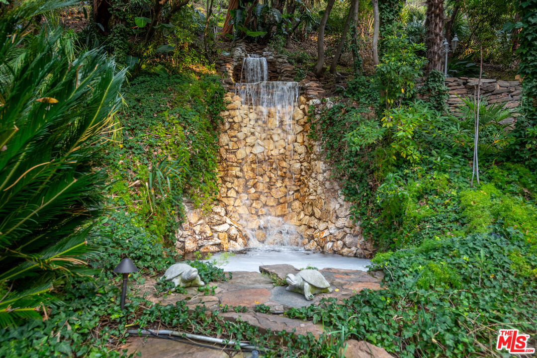 1148 COLDWATER CANYON DR