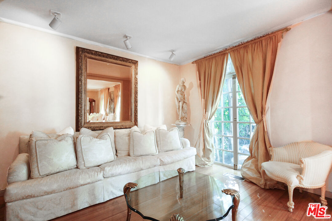 1148 COLDWATER CANYON DR