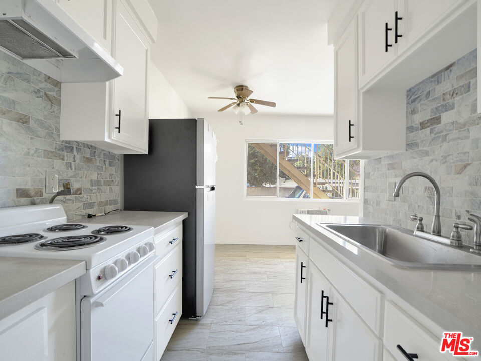 7228 Allott Ave Unit: 3