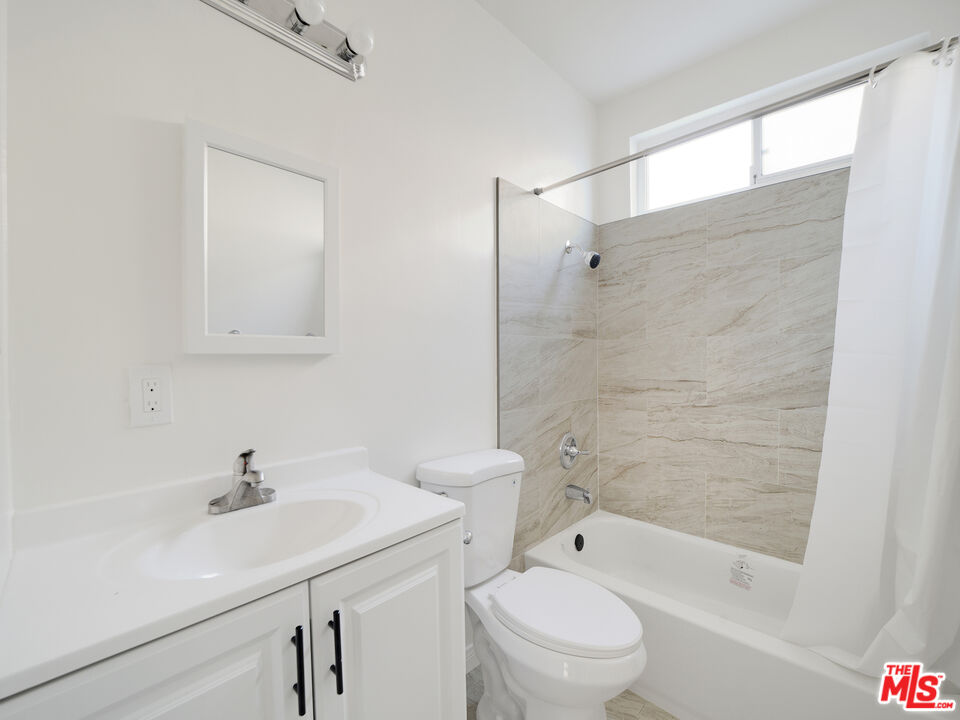 7228 Allott Ave Unit: 3