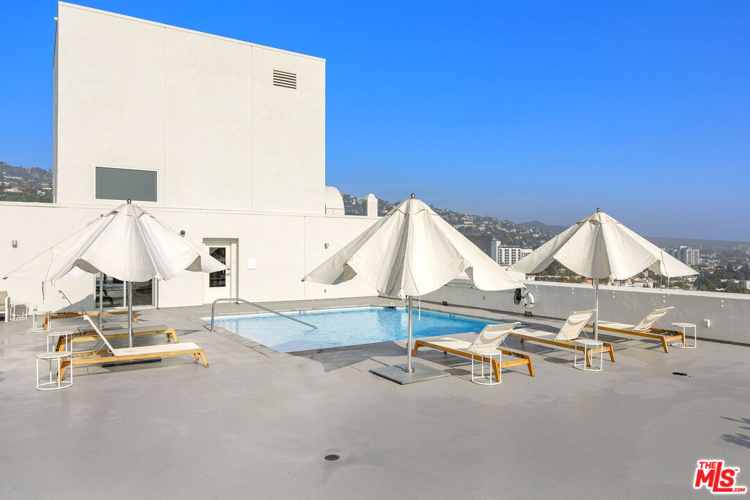 838 N Doheny Dr Unit: 906