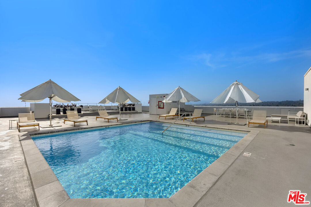 838 N Doheny Dr Unit: 906