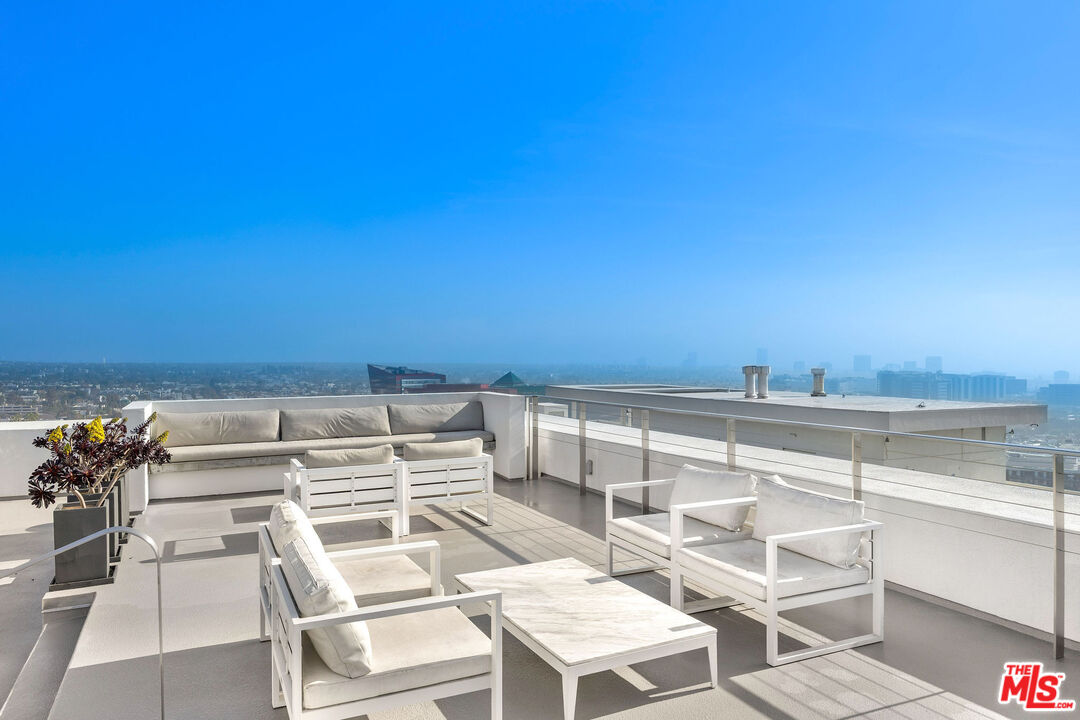 838 N Doheny Dr Unit: 906